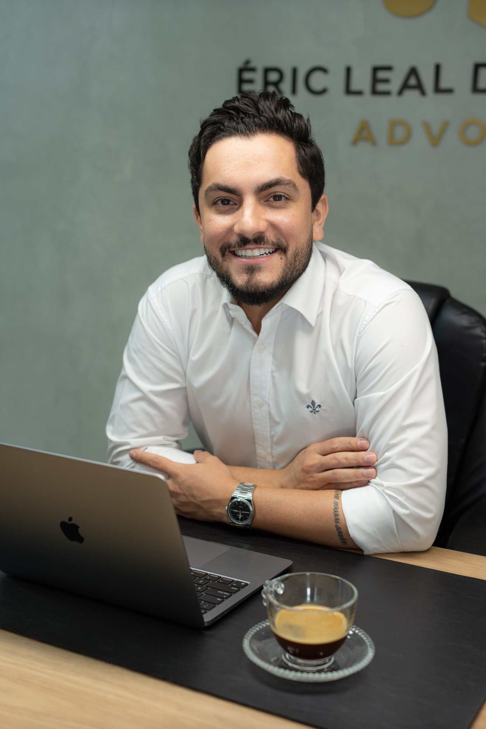 Dr. Éric Leal de Oliveira